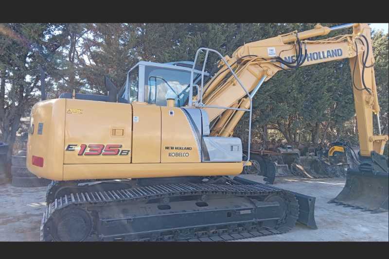 OmecoHub - Immagine NEW HOLLAND E135B